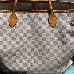 Louis Vuitton Neverfull MM Damier Ebene for Sale in Dallas, TX - OfferUp