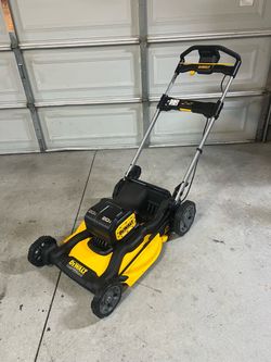New DEWALT 2x20V MAX 21 in. Cordless Battery Powered Push Lawn Mower (Batteries Not Included/ Missing Bag