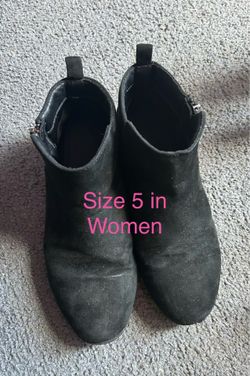 Women’s Black ankle booties size 5
