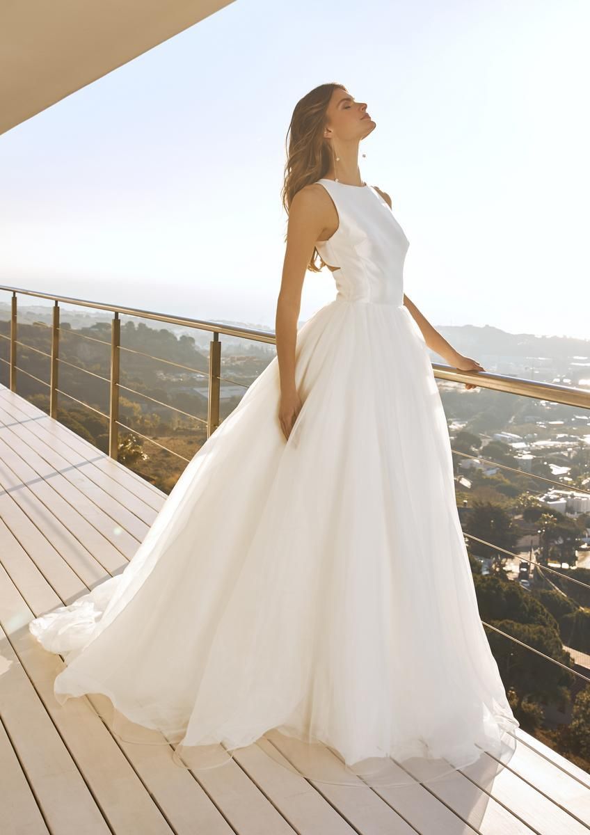Beautiful Pronovias Wedding Dress On Sale