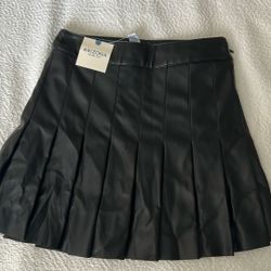 Pleaded Imitation Leather Skirt 