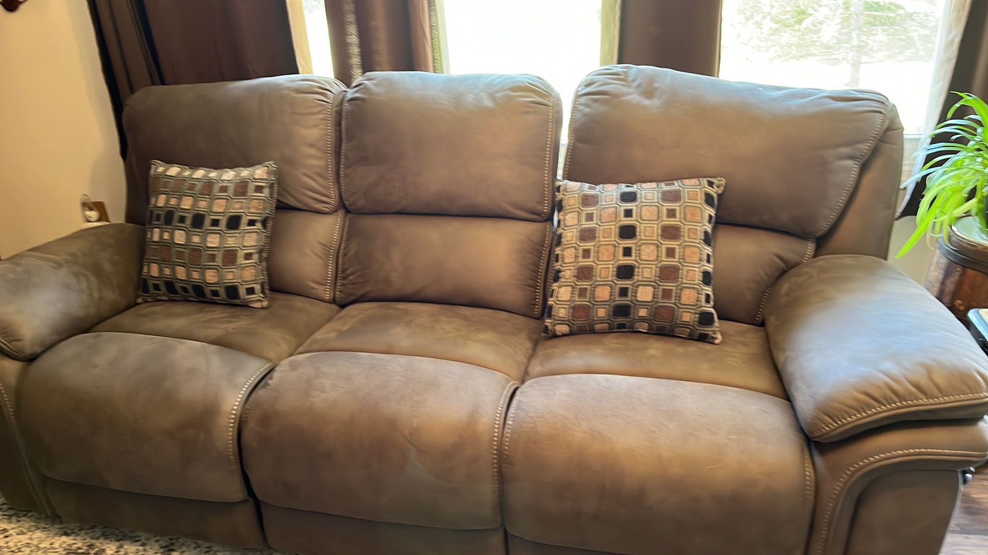 80” Electric Reclining Sofa