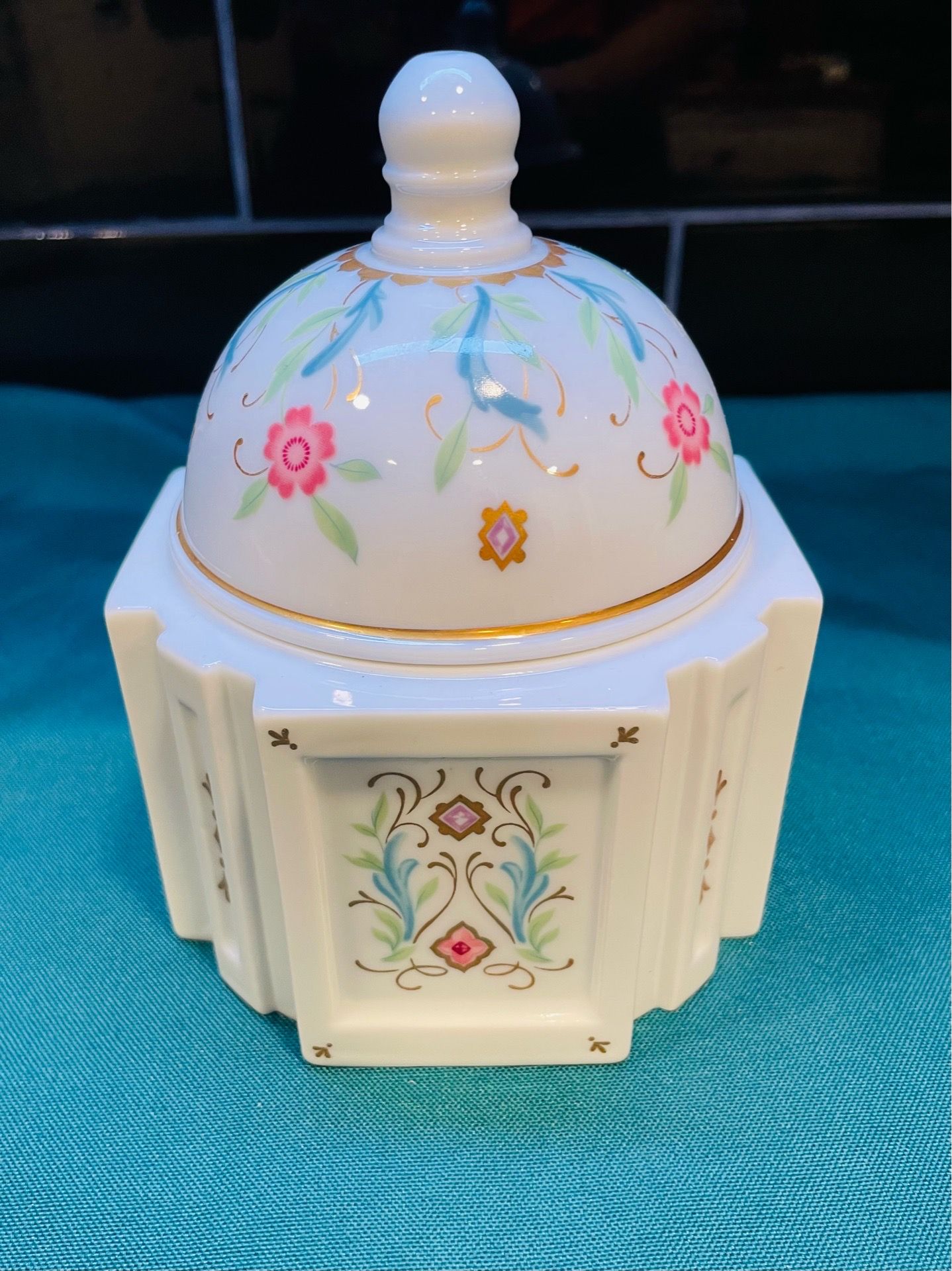 Vintage Prestige collection porcelain floral lidded jar