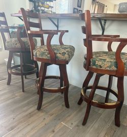 Set of 3 Wooden Bar Stools – 30” Tall – Great Condition