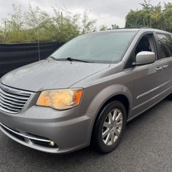 2014 Chrysler Town And Country 