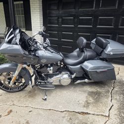 HARLEY ROAD GLIDE- GARAGE KEPT, LOW MILEAGE  