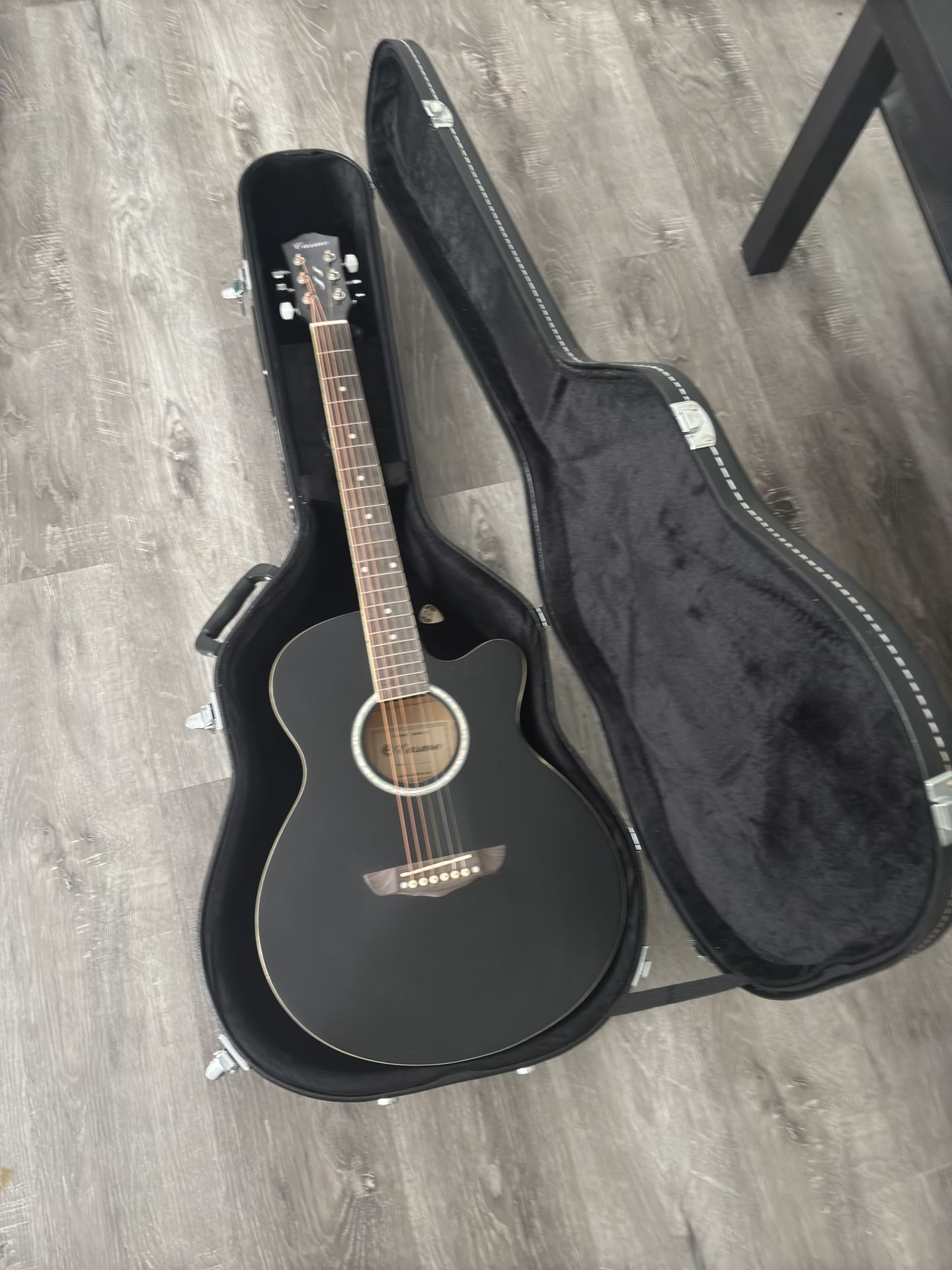 Casme Guitar Black with Hard Shell Case