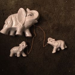 BRAND NEW THREE CERAMIC ELEPHANT WITH TWO BABIES WITH PAINTED EYES 👀 $20.00