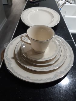 Brand New LENOX Plate Set INCLUDED A Large Tray Serving All For $35