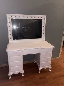 Vanity dresser
