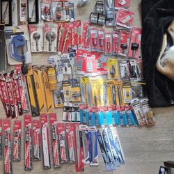Milwaukee Switch Blade Hole Saws Plus Assorted Milwaukee Dewalt Bosch And Makita Impact And Drill Bits 