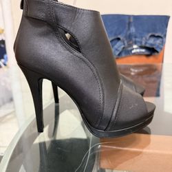 Black heeled ankle boot with open toe from the Jollimall brand 