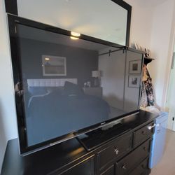 Panasonic 55 Inch Plasma TV With Remote And Wall Mount