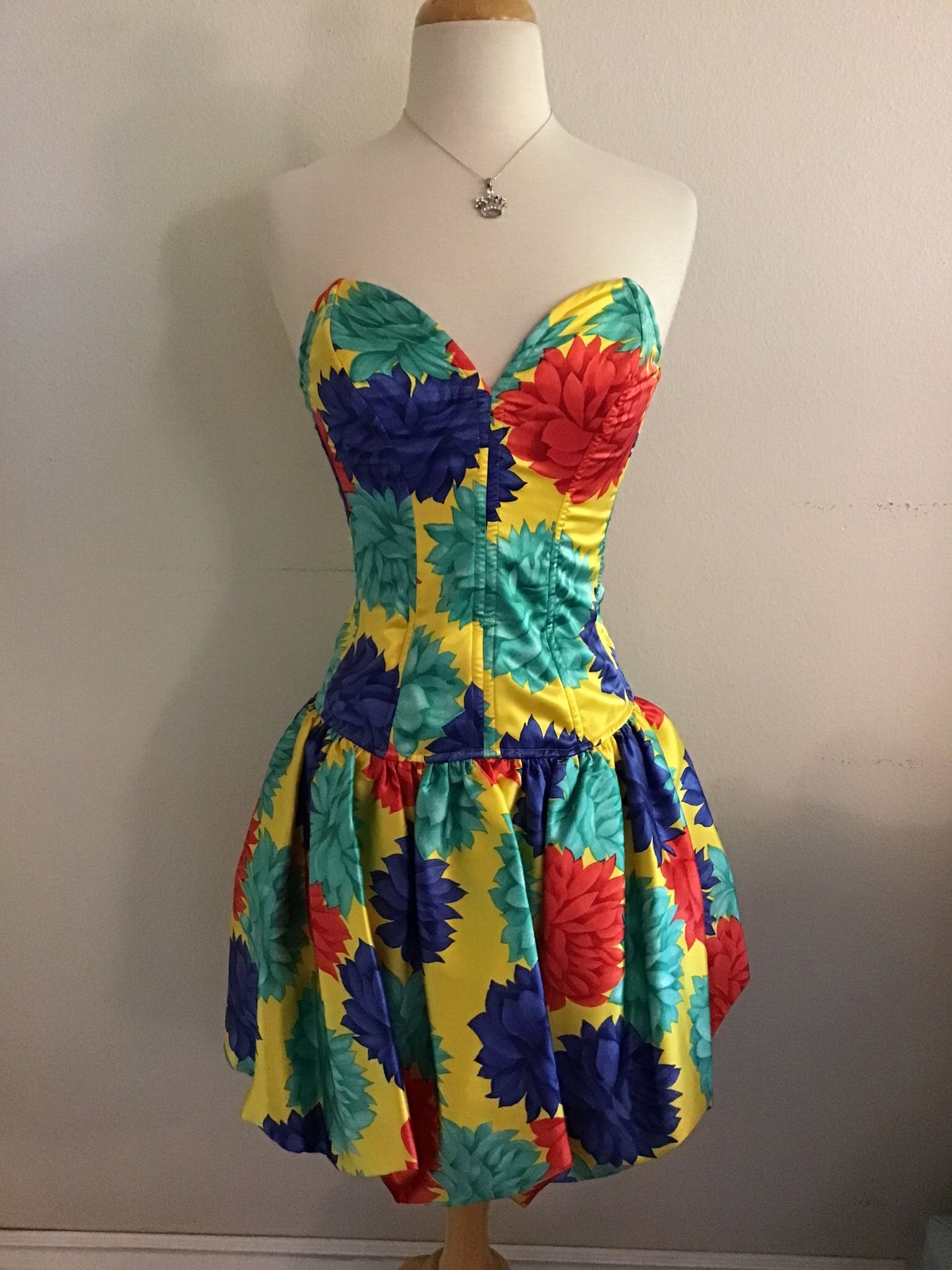 JEUNE EUROPE VINTAGE FLORAL SILK DRESS SIZE XSMALL