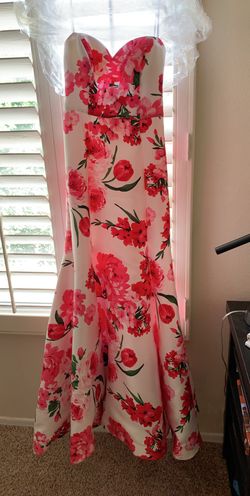 DRESS SIZE MEDIUM.