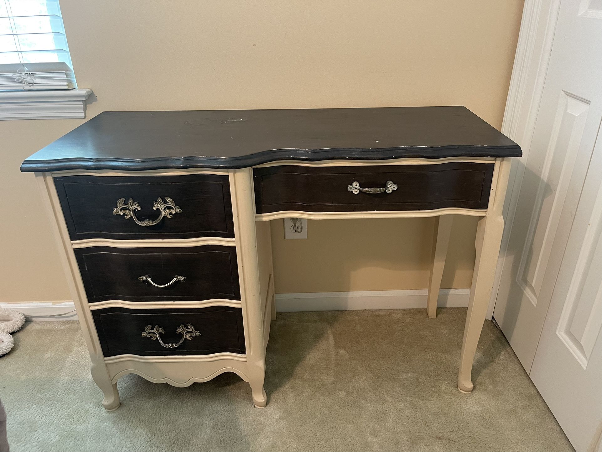 Bassett Furniture Desk with Dove Tail drawers / Make Up Table