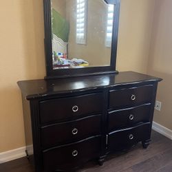 Dresser & Mirror 