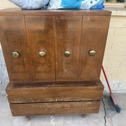 Old Dresser 