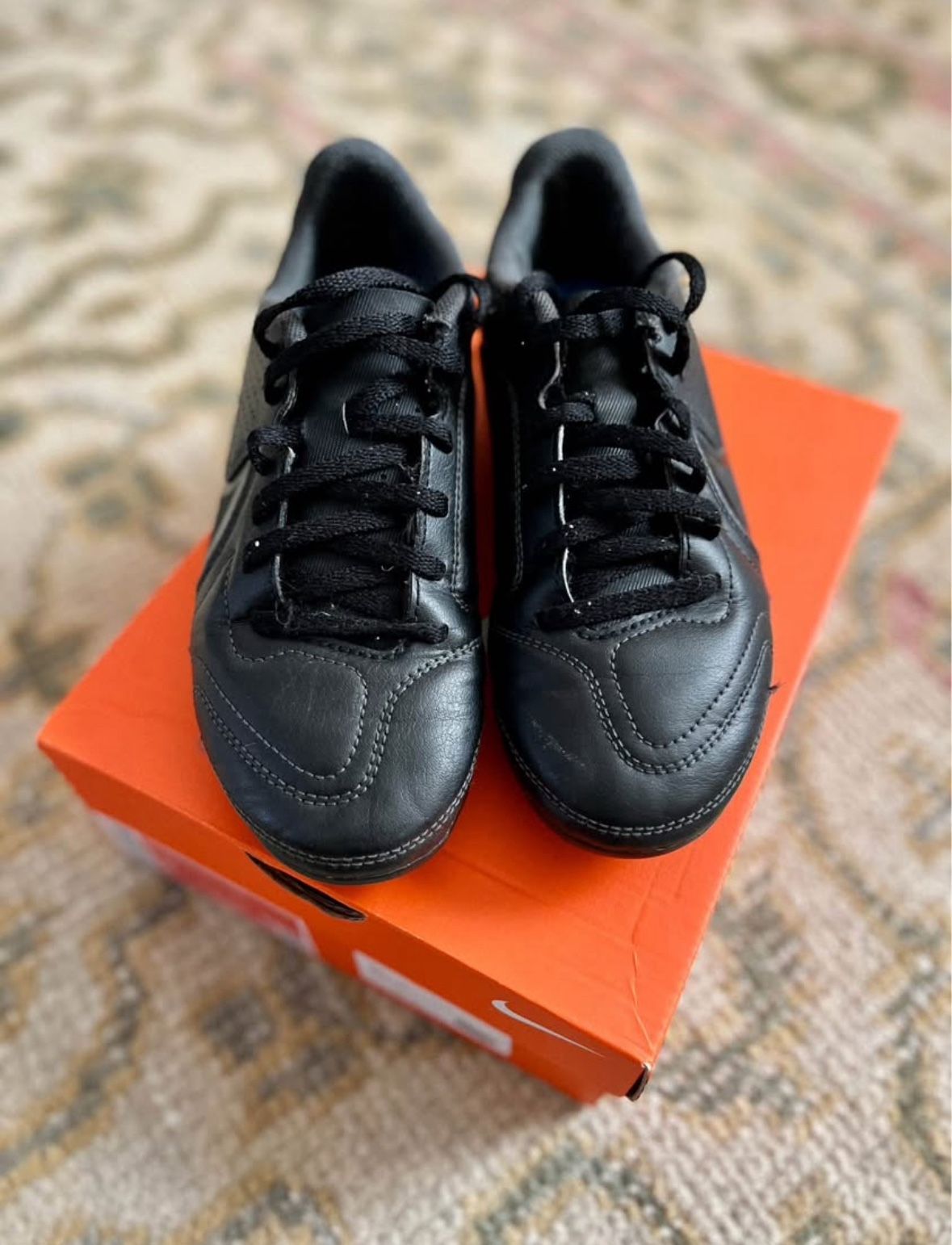 Nike Jr. Tiempo Legend 9 Club - Big Kids' Multi-Ground Low-Top Soccer Cleats - (3Y)