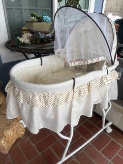 Baby Bassinet with Canopy on Wheels