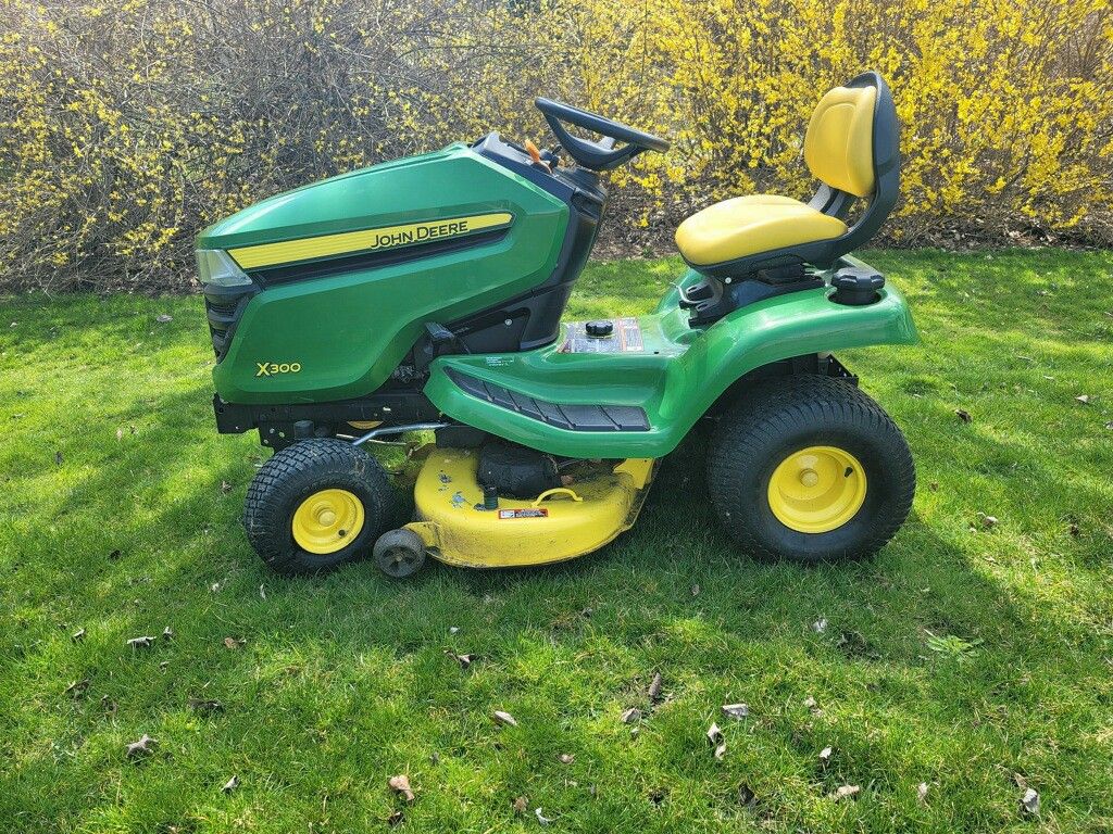 JOHN DEERE X300