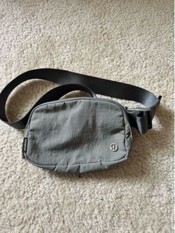 Lululemon Everywhere Beltbag