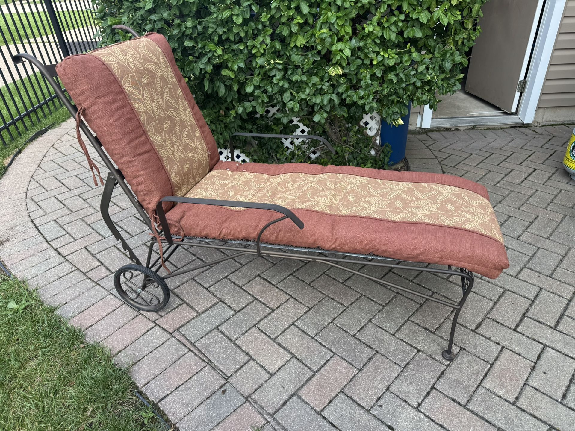 Chaise Lounge