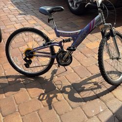 Ladies’ Or Girls’ 10 Speed Bike. TIARA PRO. 
