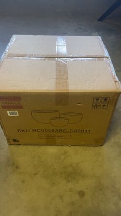 Brand New 3-Piece Large Outdoor/Indoor Planter Set Gray Resin