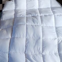 White Comforter & Fitted Sheet Set