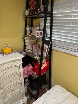 Black Metal Ladder Bookshelf 5-Tier