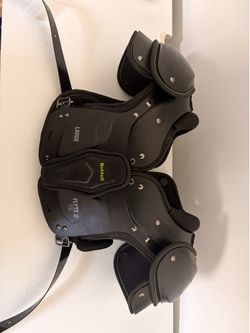 Riddell black shoulder pads, Size L