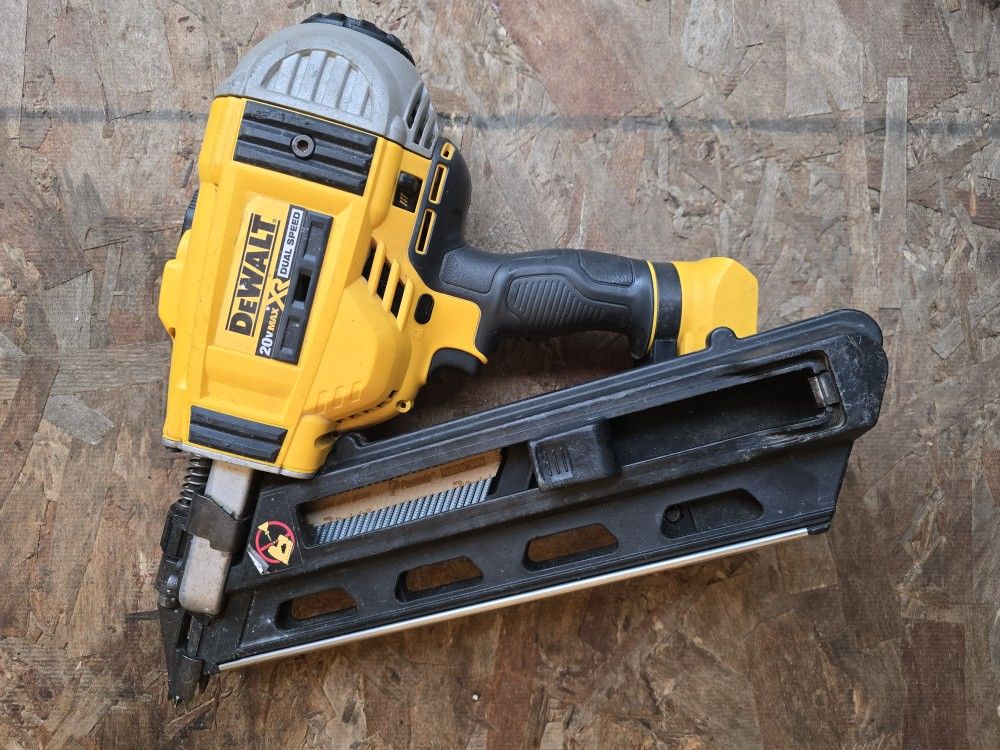 DeWalt 20V MAX Cordless 30 deg Framing Nailer Tool Only 20 V
