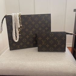 TOILETRY pouch With chain