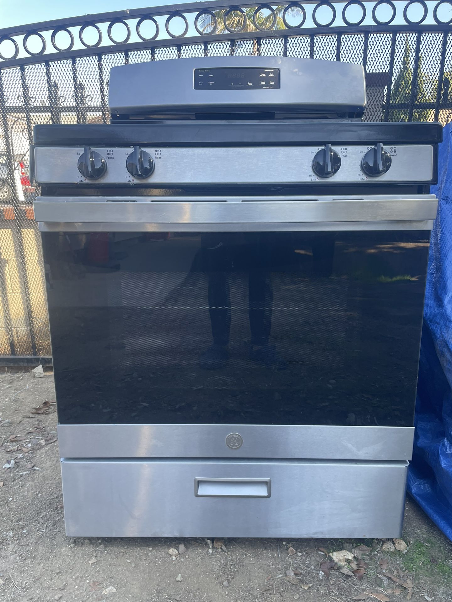 GE JGBS60 Gas Oven — Works Great & Ready For Pick Up!!!