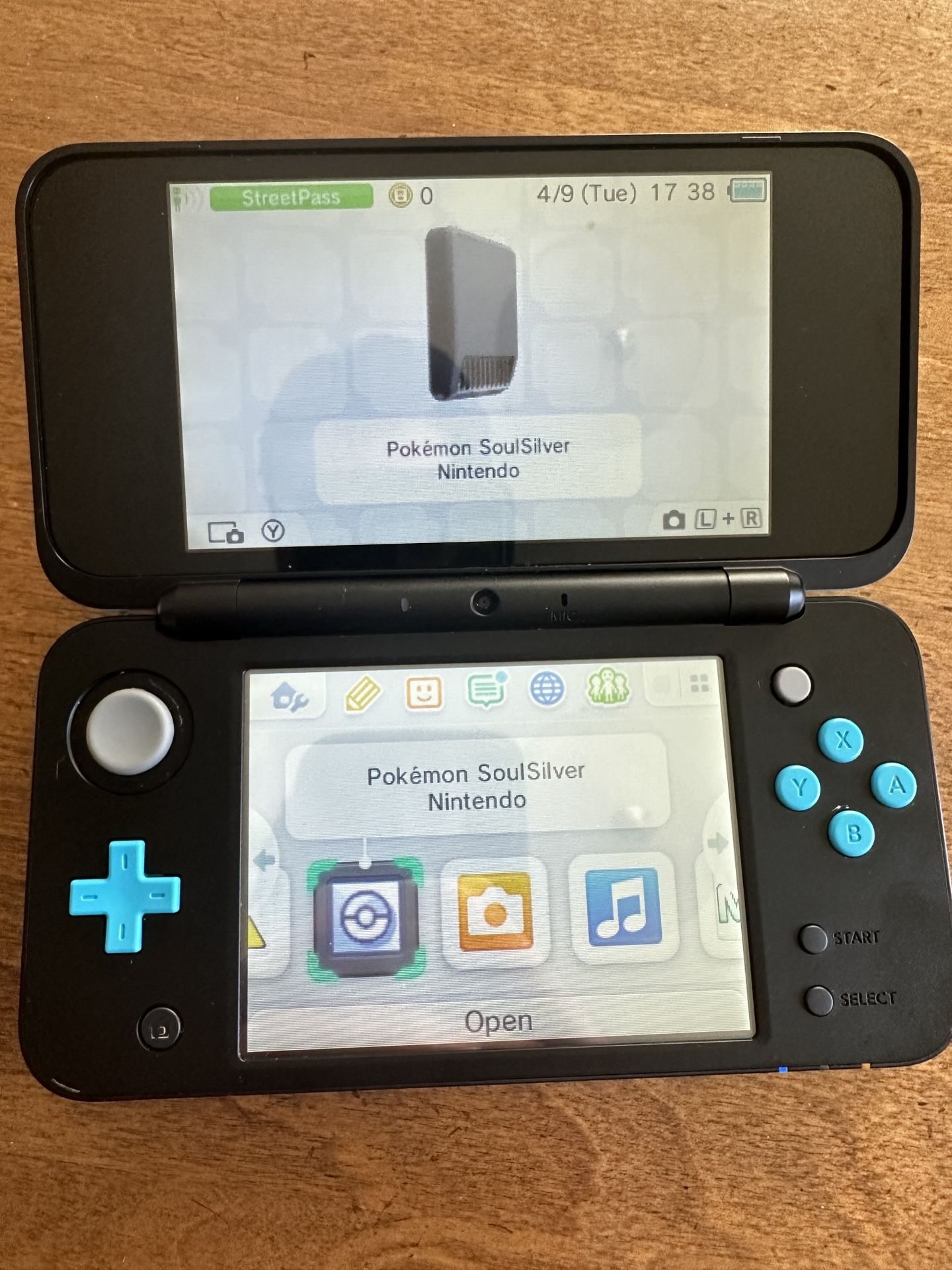 New Nintendo 2DS XL - Black Turquoise - Great Condition 