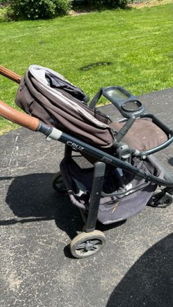 Uppababy Cruz stroller with snack tray