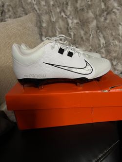 Nike softball cleats