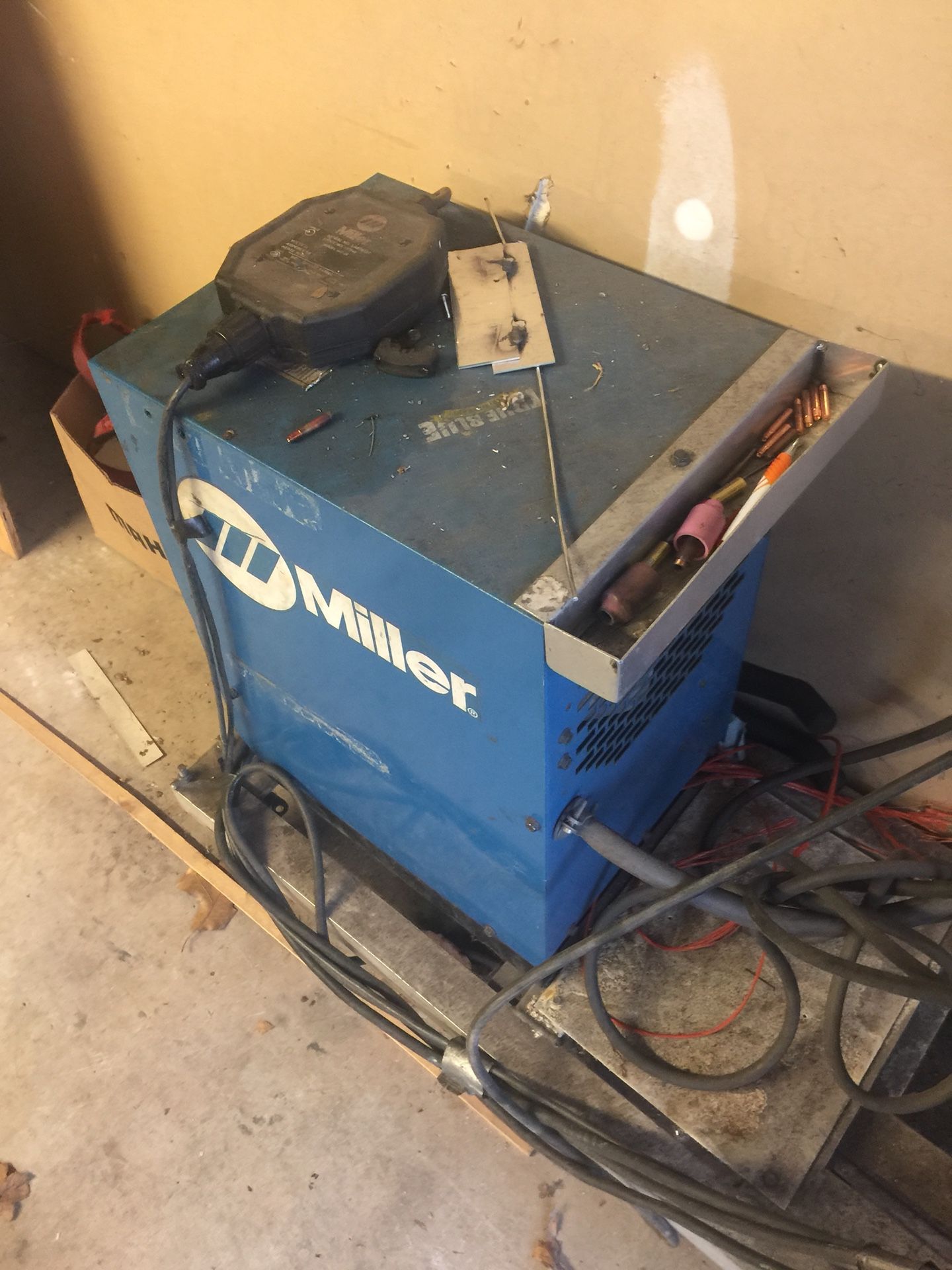 Miller Regency 250 MILLER spool gun welder.