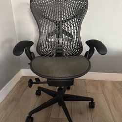 Herman Miller Mirra