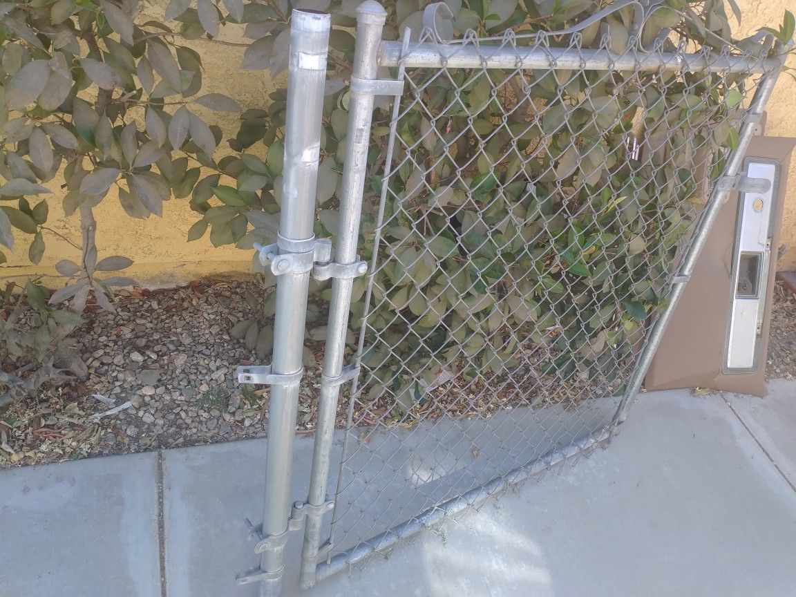 Chain Link Gate Fence