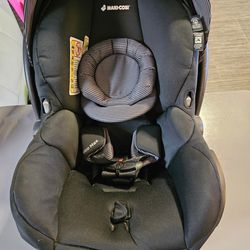 Price Reduced! MaxiCosi Mico Max 30 Infant Car Seat + Car Seat Base + Bonus Travel Bag