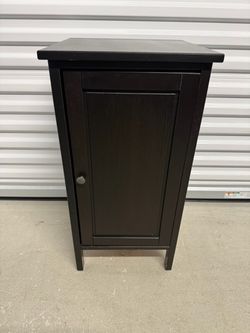 Small Single Door Cabinet with Shelves (20 x 20)