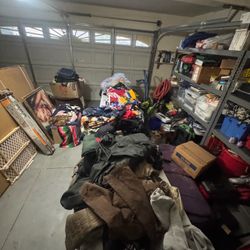 Garage sale (clothes/toys)