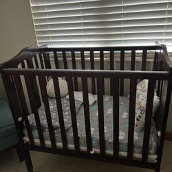 Portable Crib And Changing Table