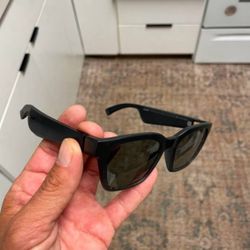 Bose Frames Sunglasses/speakers
