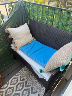 Free outdoor patio set and plants!- come today!