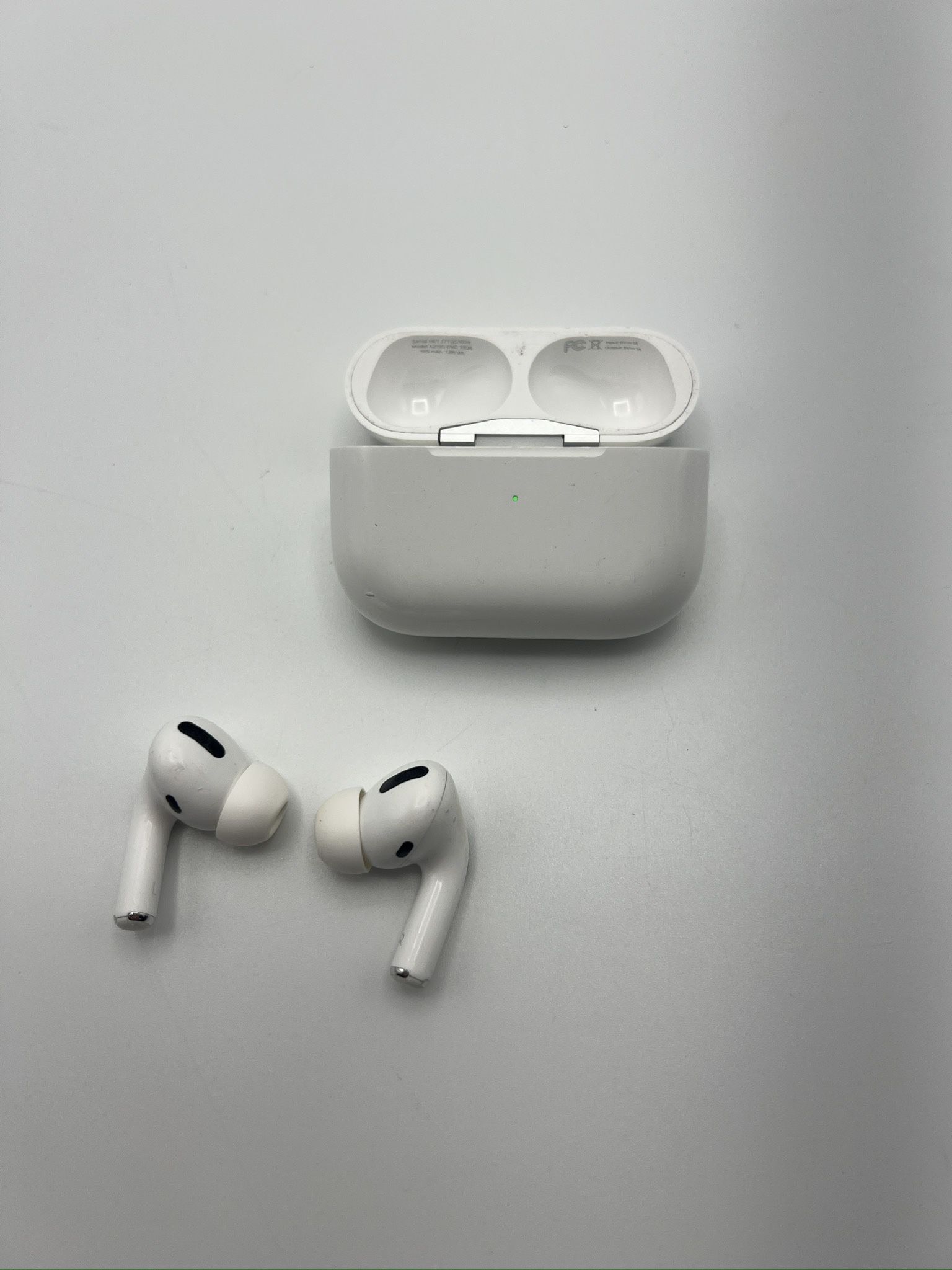 Apple AirPods Pro A2190 with Wireless Charging Case & Buds used tested working good Bluetooth headphones
