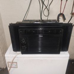Air Conditioner Midea 5,000 BTU (Like New)