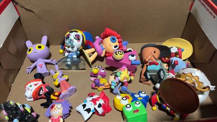 The amazing digital circus figures